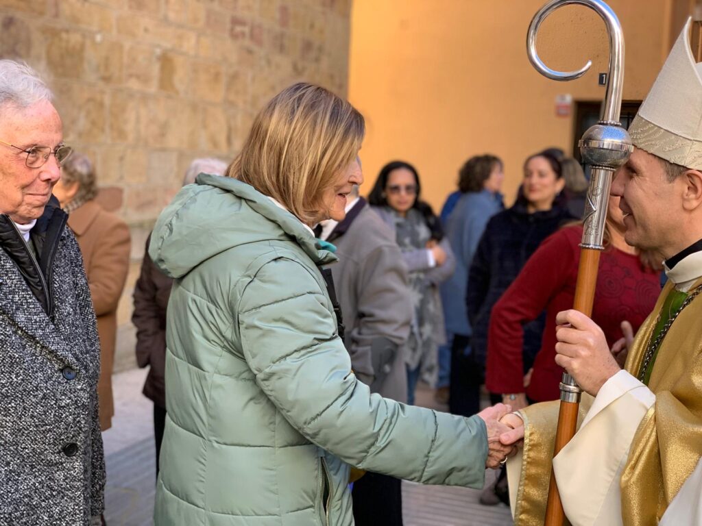 Va acabar la jornada amb un dinar compartit amb els sacerdots de l’Arxiprestat del Pallars Jussà, amb els que va parlar de cadascuna de les seves circumstàncies en el servei parroquial. Els capellans havien fet les celebracions al matí en els respectius pobles i després a final del matí van trobar-se amb el bisbe coadjutor.